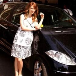 despre adela.... adela popescu isi alinta mercedesul nou-nout black beauty adela popescu si-a luat